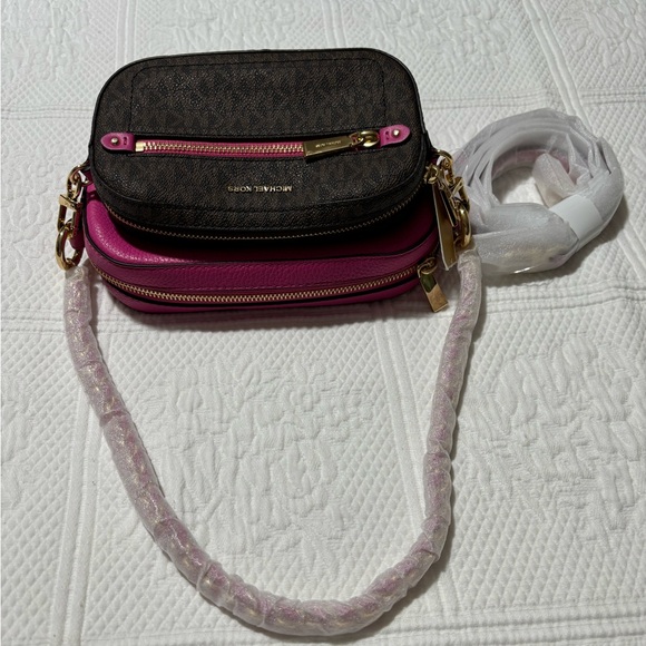 MICHAEL KORS SIGNATURE JET SET 2IN 1 POUCH CROSSBODY SHOULDER BAG - Picture 4 of 9